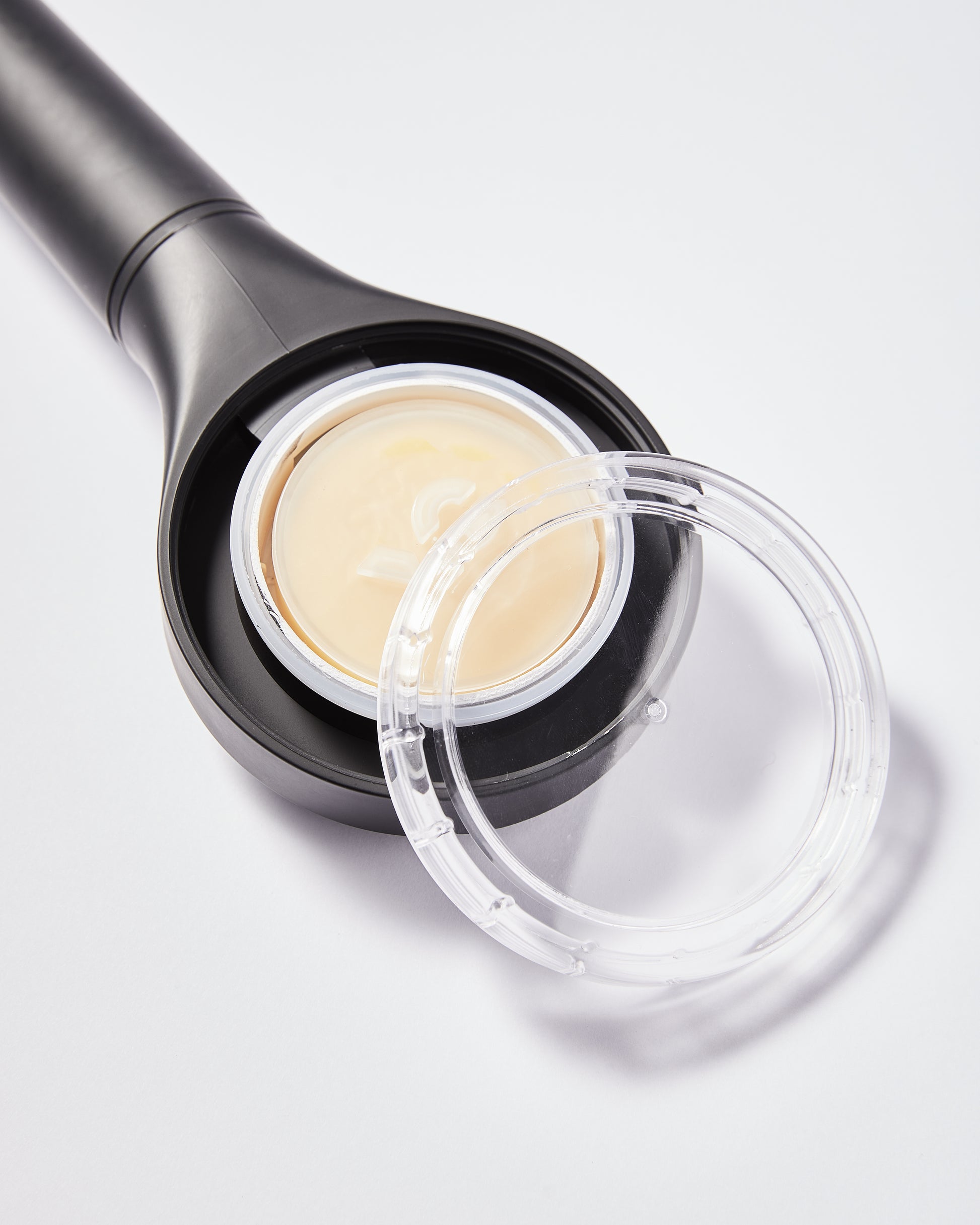 Vitamin C shower filter